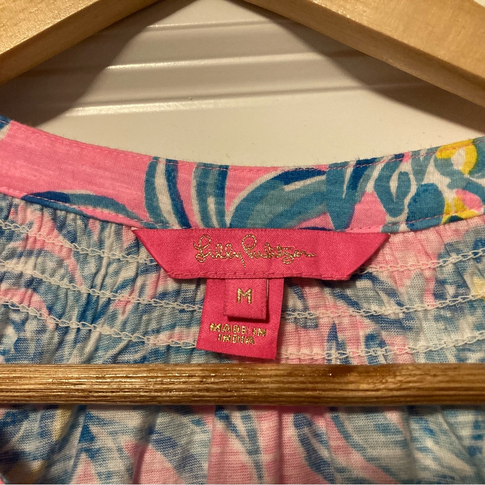 Pretty Lilly pineapple tank. Great condition. Size medium.